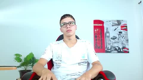 cumandres online show from September 10, 2025, 1:55 pm