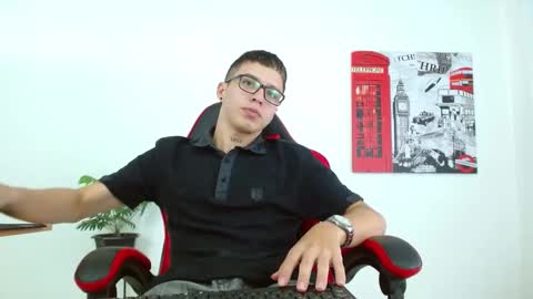 cumandres online show from September 11, 2025, 2:28 pm