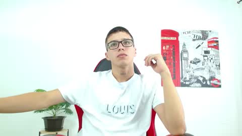 cumandres online show from October 7, 2025, 2:03 pm