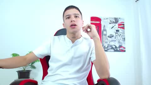 cumandres online show from October 16, 2025, 2:07 pm