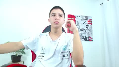 cumandres online show from October 28, 2025, 2:09 pm