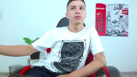 cumandres online show from November 24, 2025, 2:28 pm