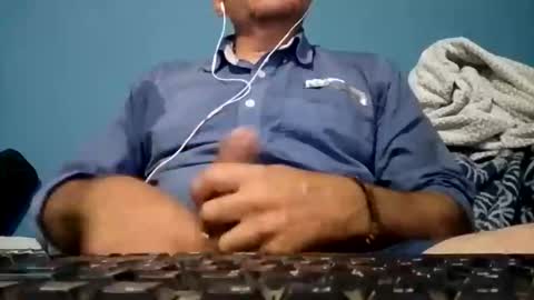 Snapshot of cumbian_chero chatting on May 14, 2026, 4:19 am cumbian_chero online show from May 14, 2026, 4:19 am