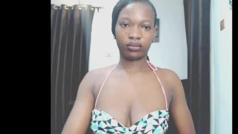 Snapshot of cumebony_petit chatting on April 21, 2026, 7:03 am cumebony_petit online show from April 21, 2026, 7:03 am
