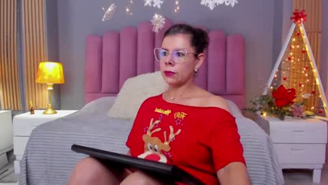 Snapshot of cumming_loving chatting on December 18, 2024, 6:46 pm Cumming Loving online show from December 18, 2024, 6:46 pm