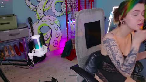 Snapshot of cumpotikeve chatting on April 27, 2026, 3:59 am CUMpotikEve online show from April 27, 2026, 3:59 am