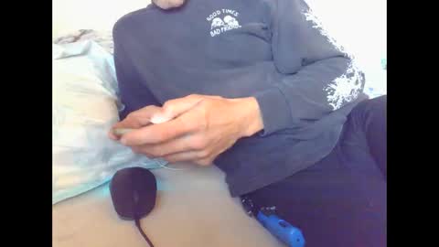 Snapshot of cumslutboi27 chatting on October 5, 2025, 5:17 am cumslutboi27 online show from October 5, 2025, 5:17 am