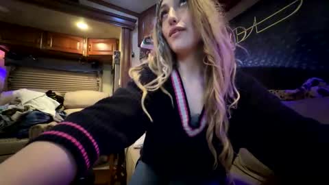 SOCKSSTAYON online show from January 7, 2026, 12:35 am