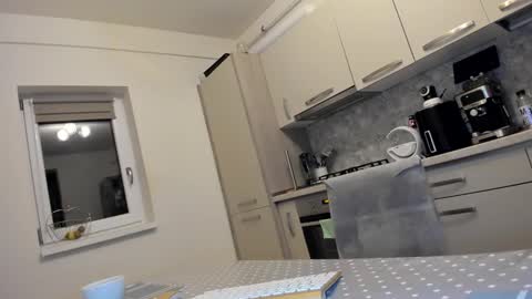 maria  alex online show from December 21, 2025, 9:00 pm