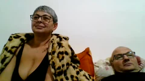 Snapshot of cuplu4346529860 chatting on December 19, 2024, 8:34 pm couple online show from December 19, 2024, 8:34 pm