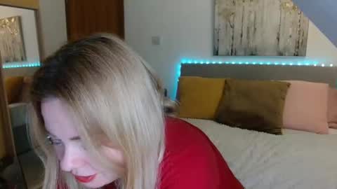 FREE Instagram dancingneighbour online show from February 28, 2026, 11:39 pm