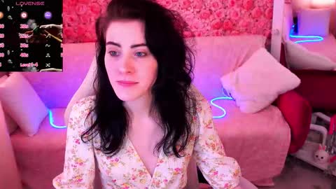 Snapshot of curleyblueeyes chatting on March 25, 2026, 2:01 pm curleyblueeyes online show from March 25, 2026, 2:01 pm