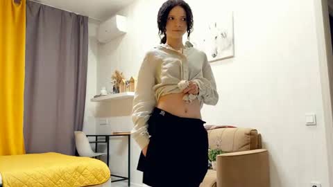 Kira online show from April 19, 2026, 6:10 pm