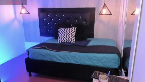curly_babe1 online show from May 31, 2026, 9:49 pm