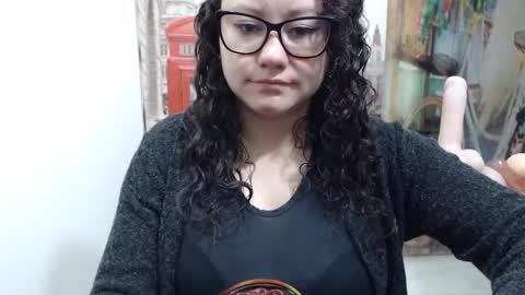 Snapshot of curly_greeneyed chatting on October 20, 2025, 6:52 pm Vannesa online show from October 20, 2025, 6:52 pm