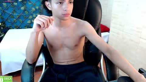 Snapshot of curly_phillip chatting on July 29, 2026, 8:40 pm curly_phillip online show from July 29, 2026, 8:40 pm