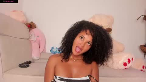 Snapshot of curly_sweett chatting on July 28, 2026, 3:21 pm Curly - OF- CURLY SWEETT online show from July 28, 2026, 3:21 pm