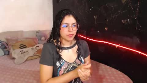 Snapshot of curlycool chatting on February 19, 2025, 2:33 am Max and Cata online show from February 19, 2025, 2:33 am