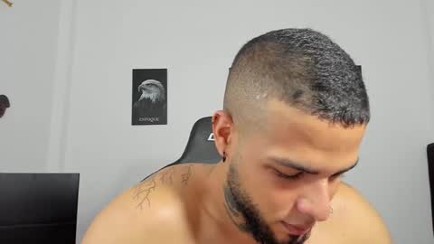 Snapshot of curtis_blake chatting on October 21, 2025, 1:06 am curtis_blake online show from October 21, 2025, 1:06 am