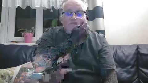 Snapshot of curtus14 chatting on January 27, 2025, 9:44 pm curtus14 online show from January 27, 2025, 9:44 pm