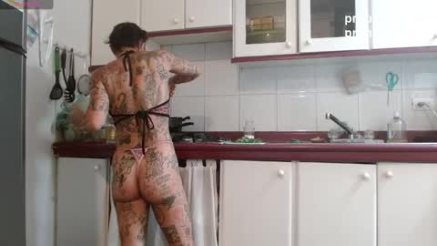 Snapshot of curuba_ chatting on December 12, 2024, 5:37 pm Curuba online show from December 12, 2024, 5:37 pm