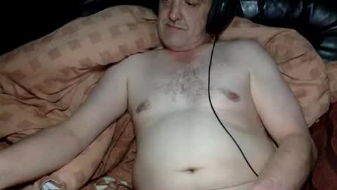 curvelover1977 online show from November 20, 2025, 4:01 am