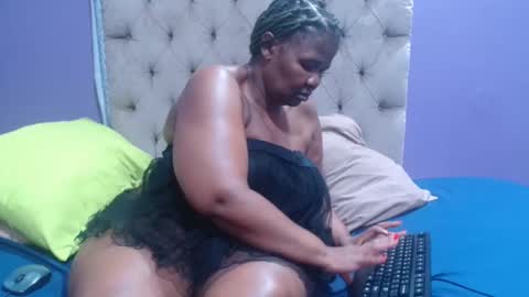 Snapshot of curveychubbyzoe chatting on December 14, 2025, 7:07 pm curveychubbyzoe online show from December 14, 2025, 7:07 pm