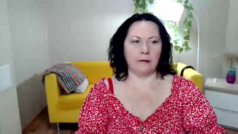curvy_girlz online show from November 14, 2025, 4:22 am