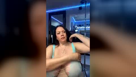 Snapshot of curvyfunlover chatting on June 13, 2026, 10:02 am curvyfunlover online show from June 13, 2026, 10:02 am