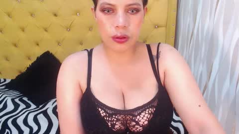 Julieth online show from September 18, 2025, 4:36 am