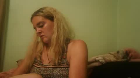 Snapshot of curvymom2025 chatting on October 13, 2025, 12:21 am curvymom2025 online show from October 13, 2025, 12:21 am