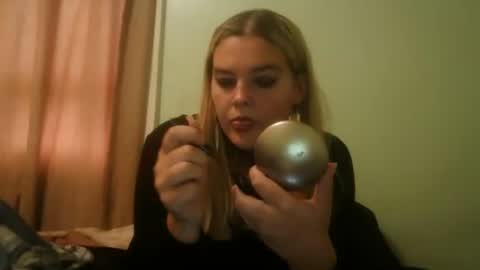 Snapshot of curvymom2025 chatting on October 22, 2025, 7:57 pm curvymom2025 online show from October 22, 2025, 7:57 pm