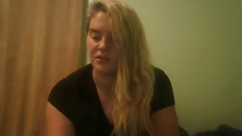 Snapshot of curvymom2025 chatting on November 5, 2025, 12:43 am curvymom2025 online show from November 5, 2025, 12:43 am