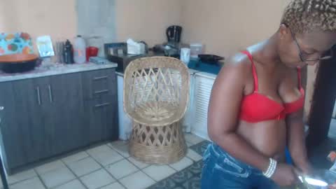 Snapshot of curvypear76x chatting on January 23, 2025, 8:15 am curvypear76x online show from January 23, 2025, 8:15 am