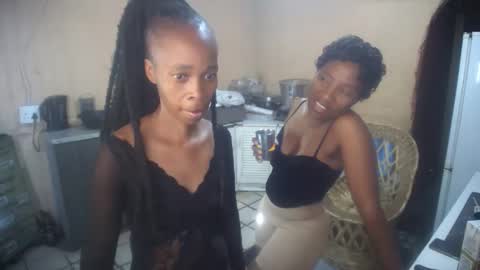 Snapshot of curvypear76x chatting on September 18, 2025, 7:10 am curvypear76x online show from September 18, 2025, 7:10 am
