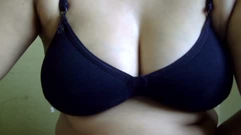 Snapshot of cute_diyu chatting on October 18, 2025, 3:53 am Diyu online show from October 18, 2025, 3:53 am