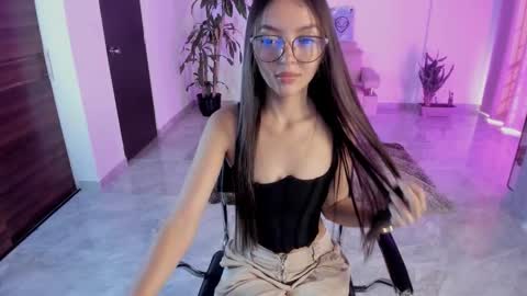 Snapshot of cute_fox_1 chatting on November 19, 2025, 1:33 pm Bella Fox online show from November 19, 2025, 1:33 pm