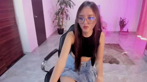 Snapshot of cute_fox_1 chatting on December 17, 2025, 2:34 pm Bella Fox online show from December 17, 2025, 2:34 pm