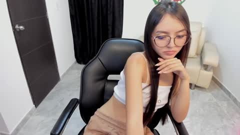 Snapshot of cute_fox_1 chatting on January 6, 2026, 2:54 pm Bella Fox online show from January 6, 2026, 2:54 pm