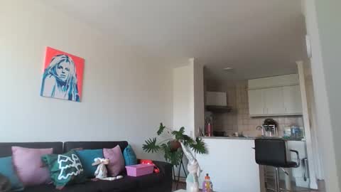 Cute friends online show from November 22, 2025, 6:51 pm