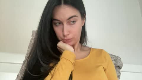 cute_kriss94 online show from October 28, 2025, 1:36 pm