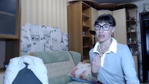 cute_lion_ online show from December 9, 2024, 12:40 pm