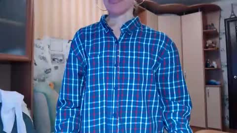 cute_lion_ online show from April 4, 2026, 12:13 pm