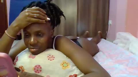 cute_lizah online show from January 13, 2025, 6:05 pm