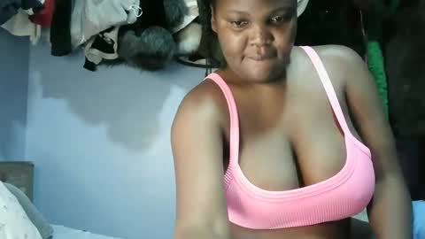 cute_roxie online show from March 24, 2026, 2:49 am