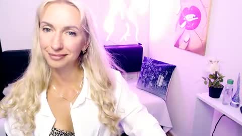 Snapshot of cute_smile_shy chatting on July 24, 2026, 10:30 pm cute_smile_shy online show from July 24, 2026, 10:30 pm