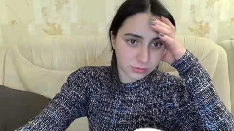 cute_strawberry_ online show from December 13, 2024, 6:27 pm