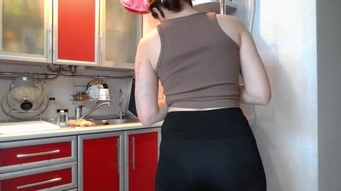 cute_strawberry_ online show from December 15, 2024, 1:22 pm