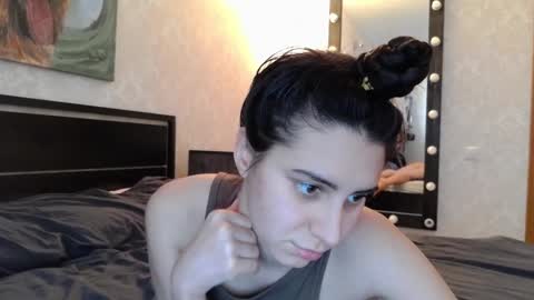 cute_strawberry_ online show from December 16, 2024, 8:09 am