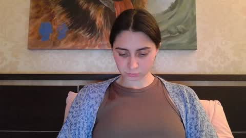 cute_strawberry_ online show from December 16, 2024, 7:00 pm